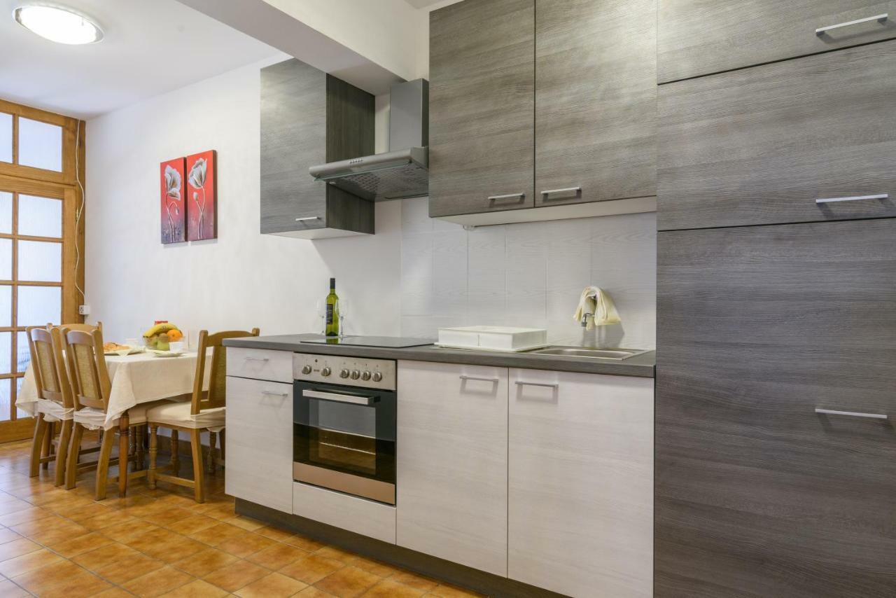 Accommodation Mamut Трогир Экстерьер фото